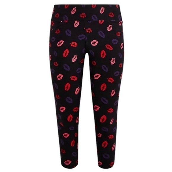 Torrid Black Slim Fit Lips Print Pixie Pants - Picture 3 of 10